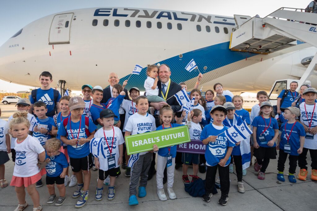 Nefesh B’Nefesh’s 65th Charter Aliyah Flight Arrives During Record Month Of Aliyah In Two Decades