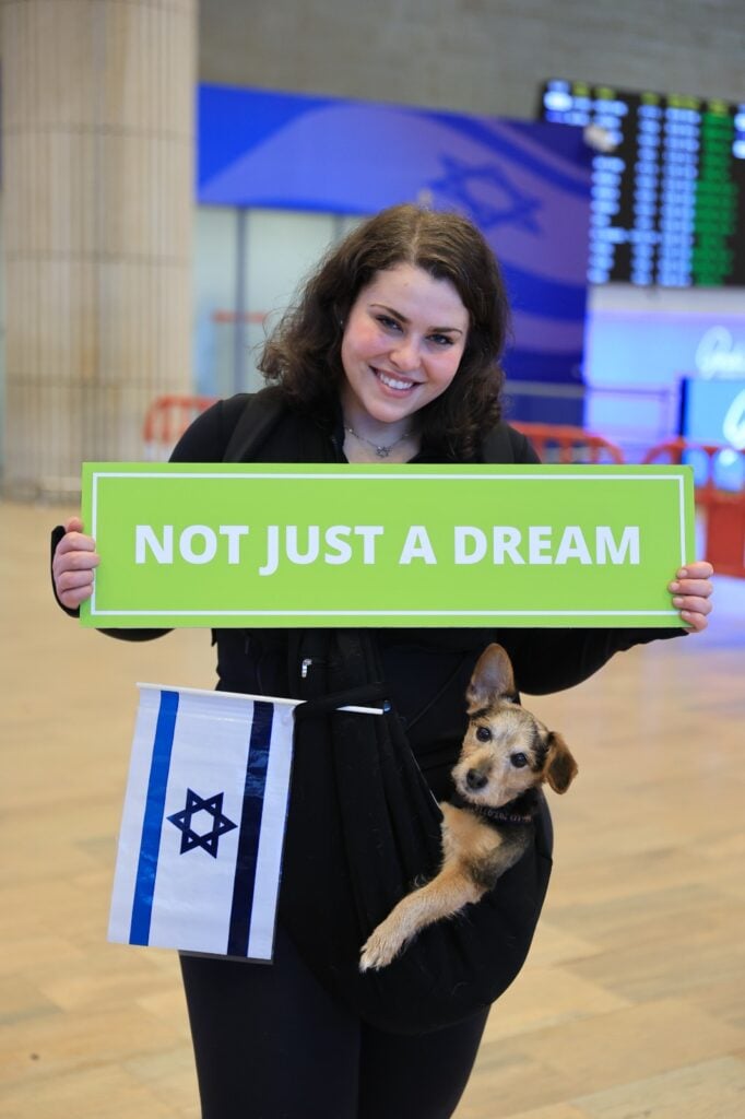 Amid Ongoing Security Tensions, 40 North Americans Become Israeli Citizens In One Day