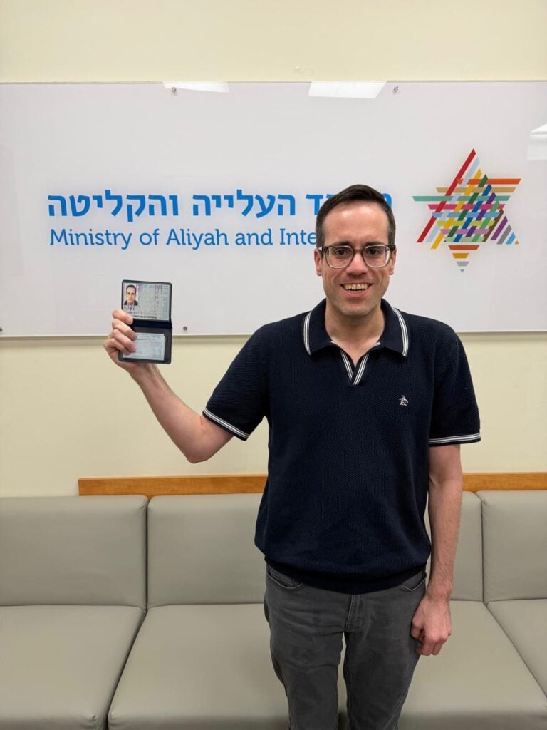 First Two New Immigrants Arrive in Israel Amid Ongoing Iran War