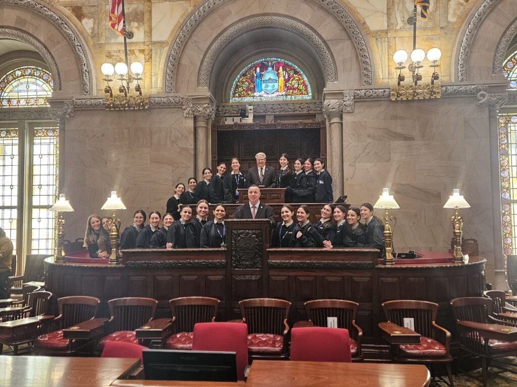 Kol Yisroel Hosts Ahavas Bais Yaakov Seniors for Special Advocacy Trip to Albany